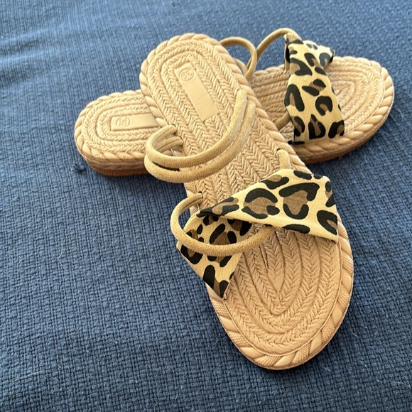 Brand new leopard print sandals - Picture 2 of 3